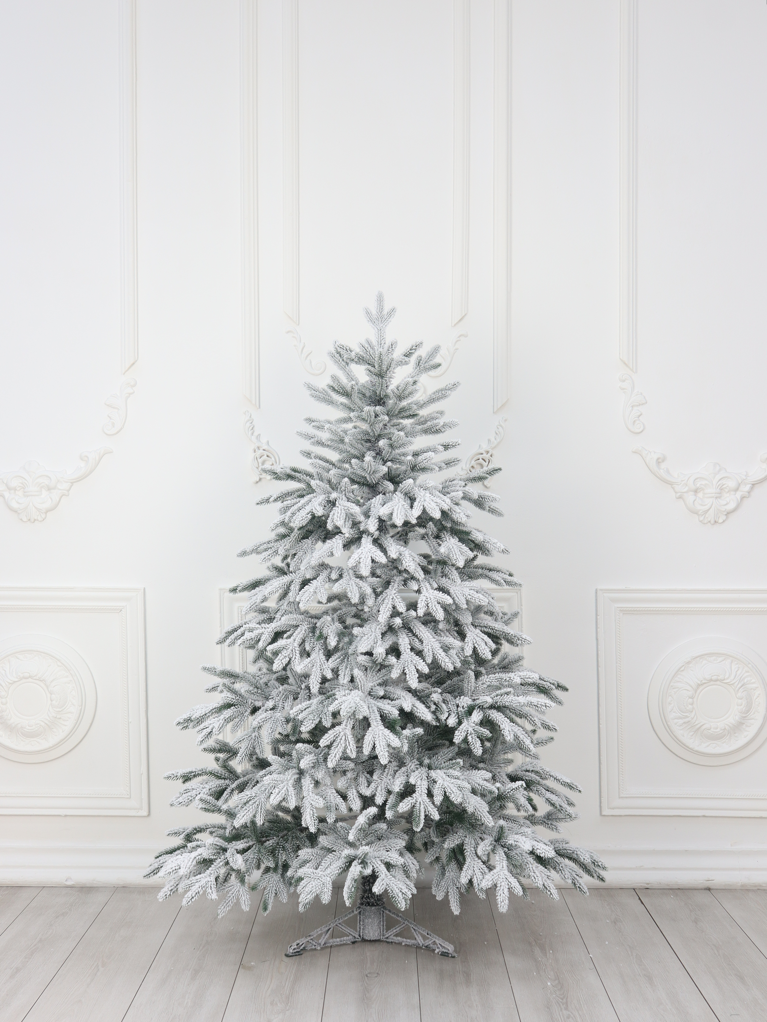 Ель "Байкальская Премиум" заснеженная