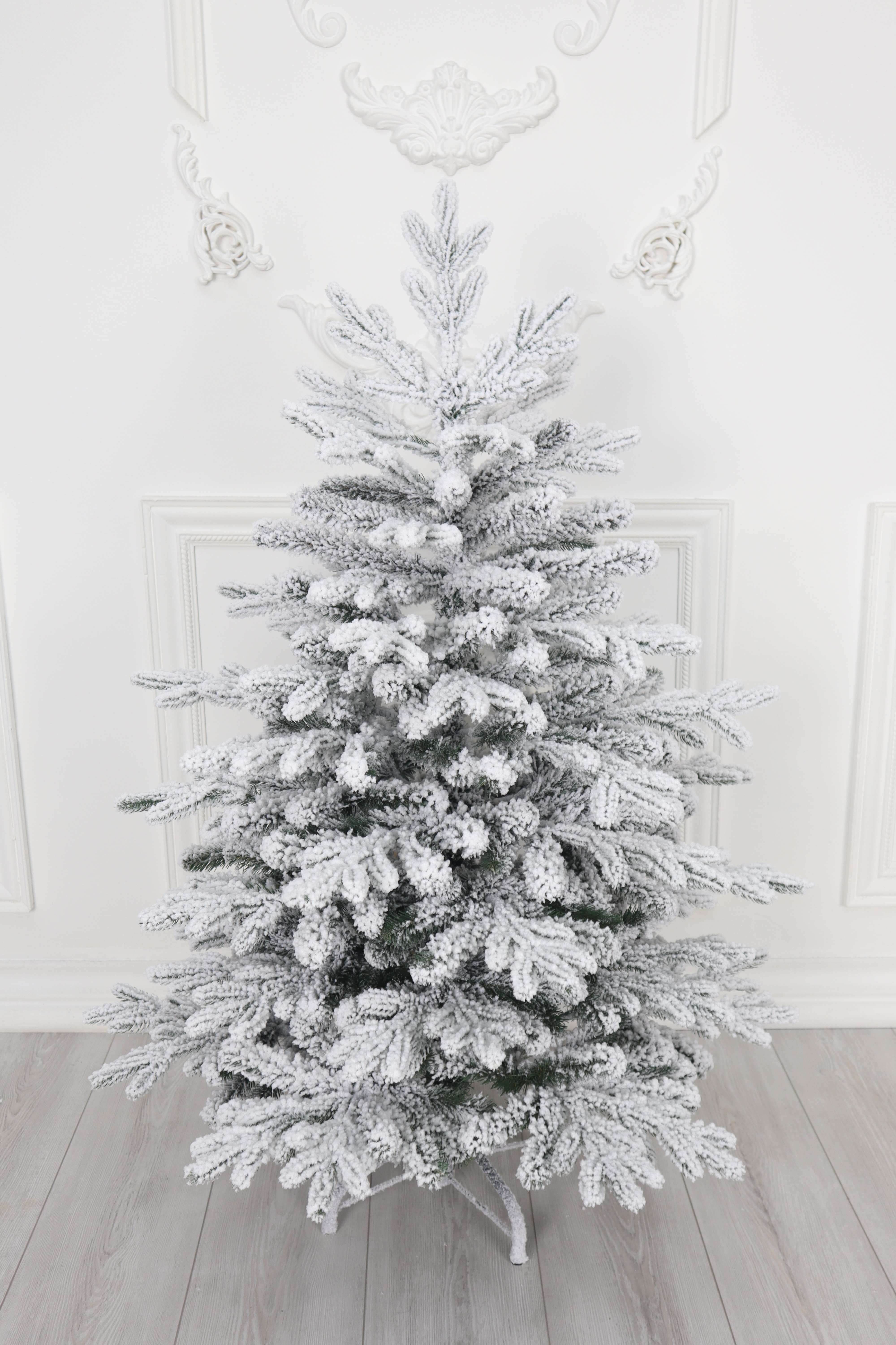 Ель "Метелица" заснеженная