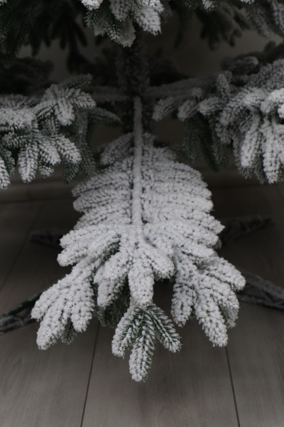 Ель "Байкальская Премиум" заснеженная 2,3м Ель "Байкальская Премиум" заснеженная 2,3м