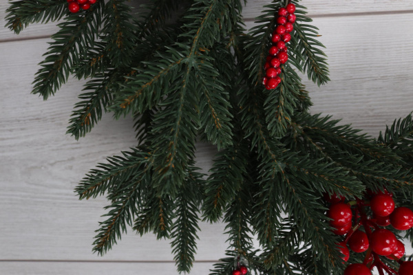 Рождественский венок "Итальянский с красными ягодами"