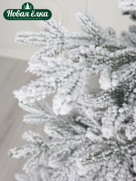 Ель "Метелица" заснеженная 2,15 м