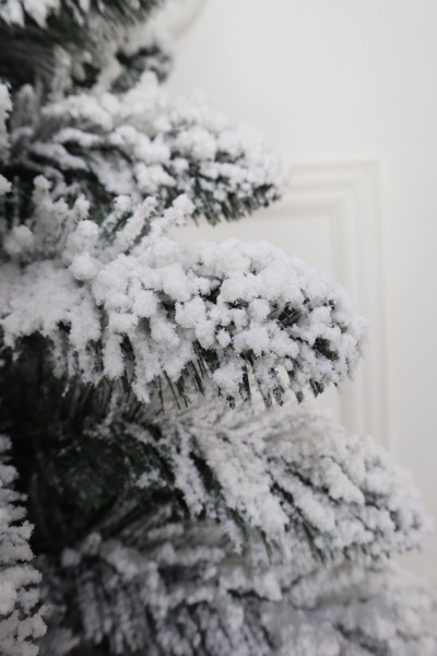 Ель "Сибирская Люкс" заснеженная 1,1 м. ветки вниз