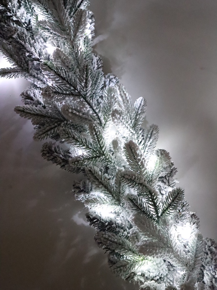Гирлянда еловая «Метелица» Led 2.8 м