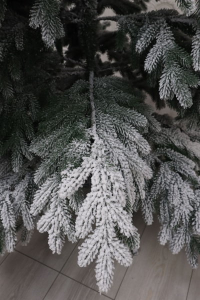 Ель "Амурская Премиум" заснеженная 2,3м Ель "Амурская Премиум" заснеженная 2,3м