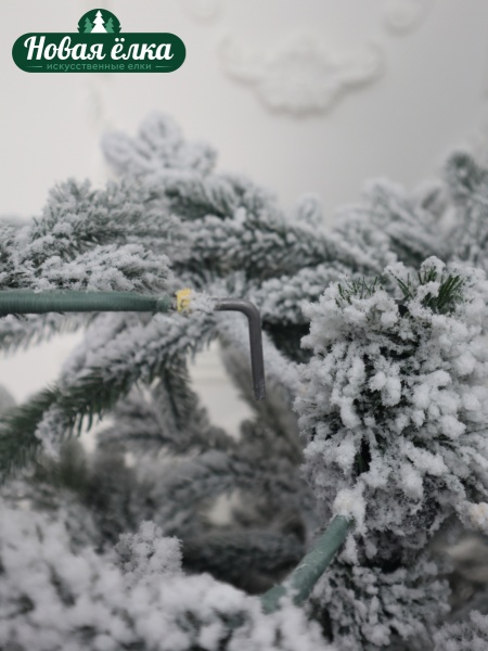 Ель "Метелица" заснеженная 2,15 м