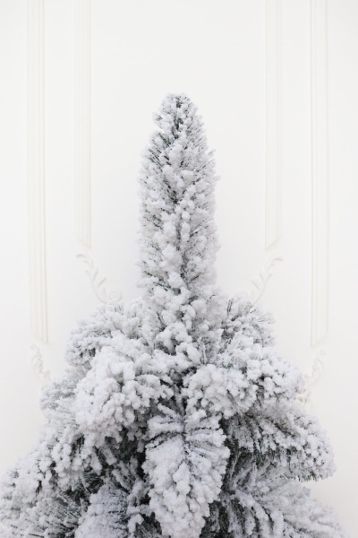 Ель "Сибирская Люкс" заснеженная 2,2 м. ветки вниз Ель "Сибирская Люкс" заснеженная 2,2 м. ветки вниз