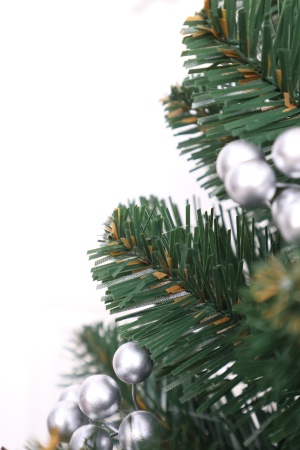 Ель 70 см шишки / серебристые ягоды