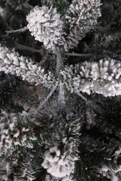 Ель "Дальневосточная" (зонтик) заснеженная 2,4 м Ель "Дальневосточная" (зонтик) заснеженная 2,4 м