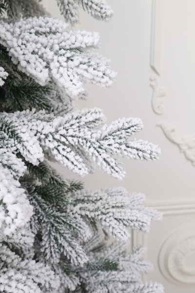 Ель "Амурская Премиум" заснеженная 2,3м Ель "Амурская Премиум" заснеженная 2,3м