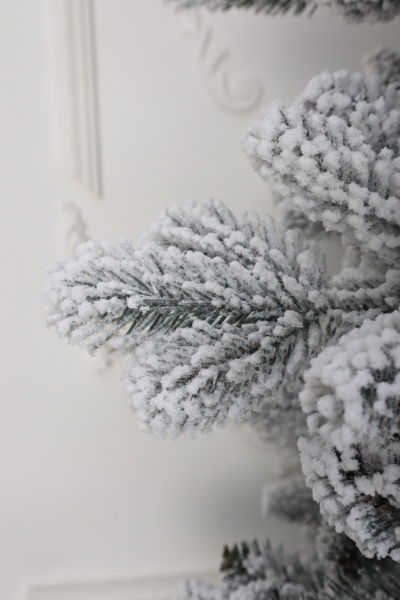 Ель "Венецианская" заснеженная (зонтик) 2,4 м