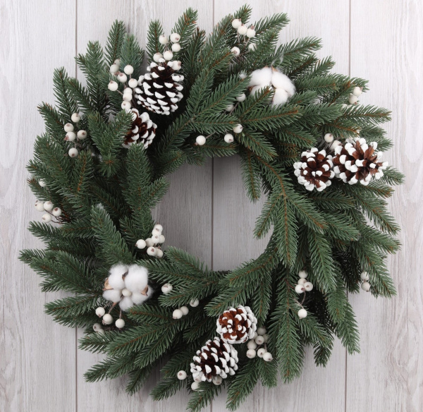 Рождественский венок "Кремлёвский с хлопком и шишками"