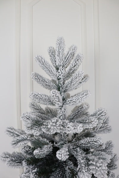 Ель "Венецианская" заснеженная (зонтик) 2,8 м