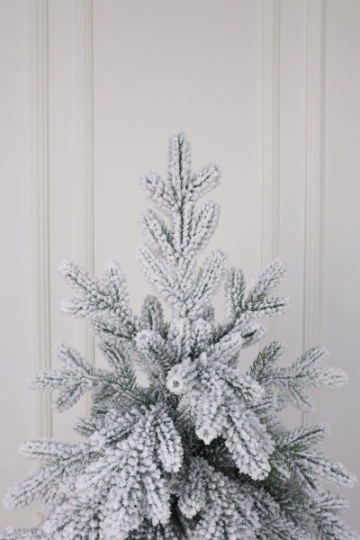 Ель "Амурская Премиум" заснеженная 1,9м