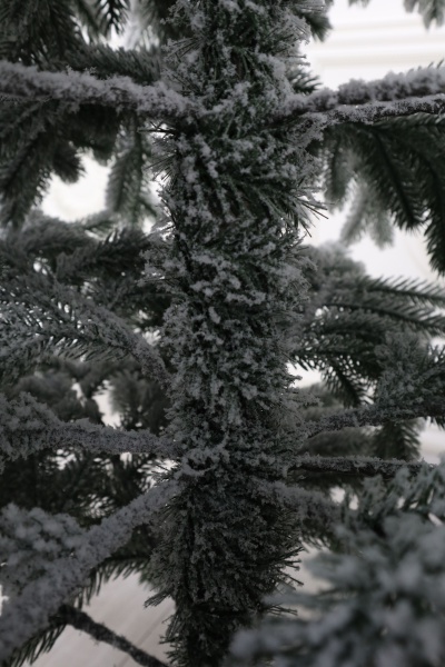 Ель "Амурская Премиум" заснеженная 1,9м