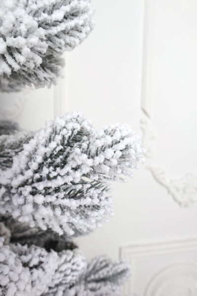 Ель "Дальневосточная" (зонтик) заснеженная 2,4 м Ель "Дальневосточная" (зонтик) заснеженная 2,4 м