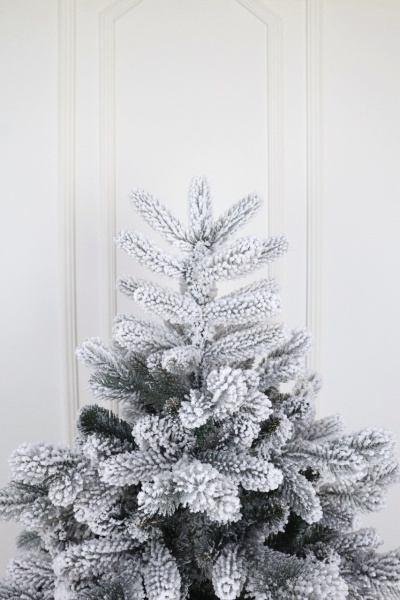 Ель "Дальневосточная" (зонтик) заснеженная 1,9 м Ель "Дальневосточная" (зонтик) заснеженная 1,9 м