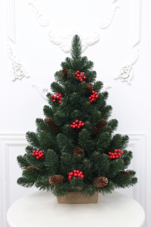 Ель 70 см шишки / красные ягоды