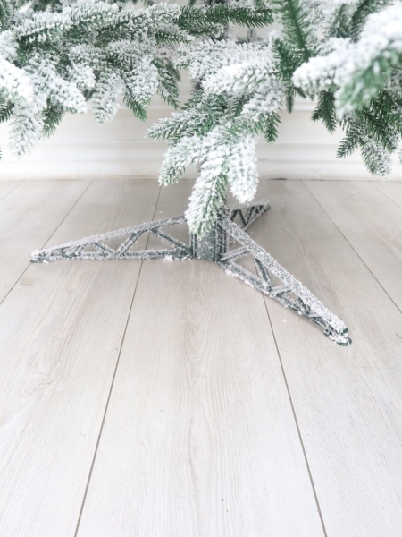 Ель "Байкальская Премиум" заснеженная 2,3м Ель "Байкальская Премиум" заснеженная 2,3м