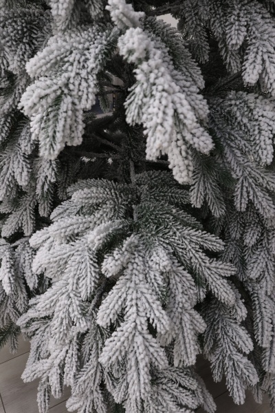 Ель "Амурская Премиум" заснеженная 1,9м